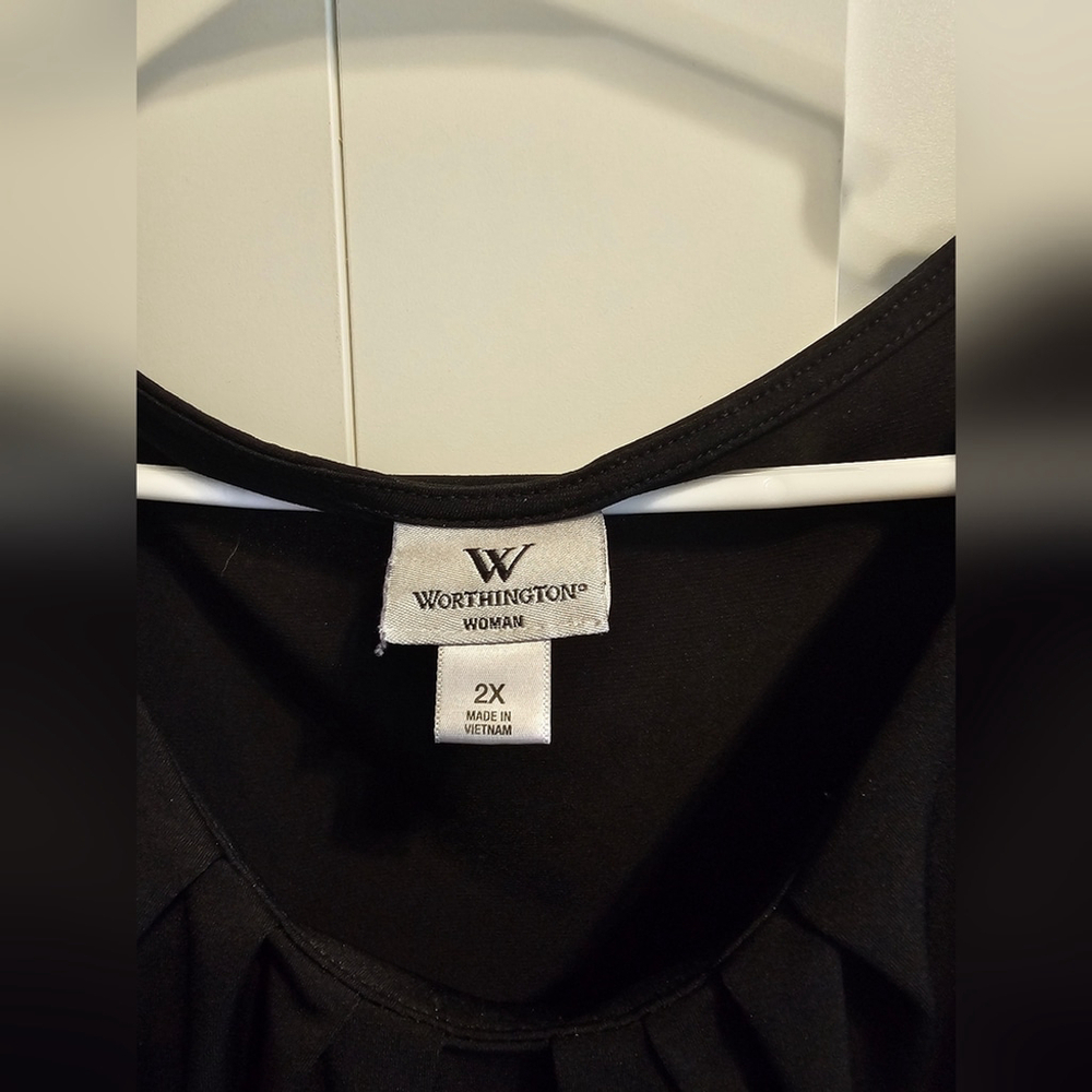Worthington Black Blouse with Pleated Front 2x - Picture 2 of 3